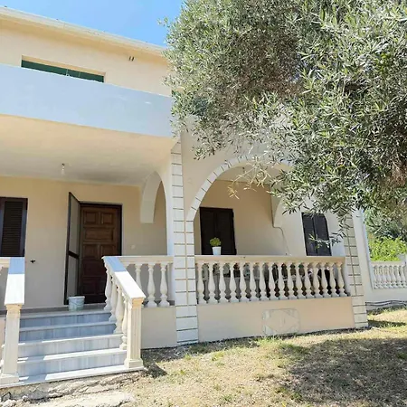 Natalia Vilă Agios Petros (Corfu)